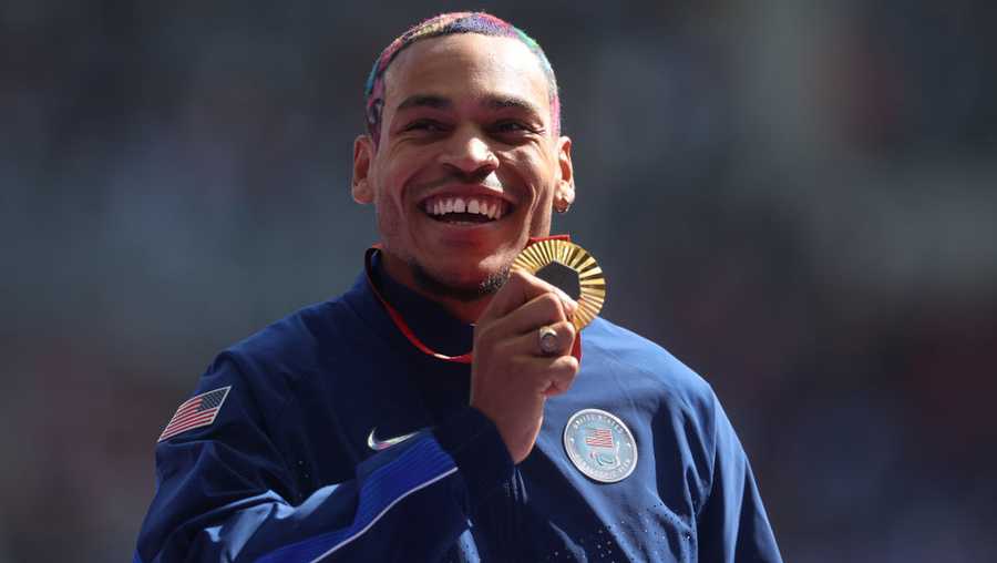 PARIS, FRANCE - SEPTEMBER 02: Gold medalist, Roderick Townsend of Team United States, celebrates during the medal ceremony for the Men&apos;s High Jump T47 Final on day five of the Paris 2024 Summer Paralympic Games at Stade de France on September 02, 2024 in Paris, France. (Photo by Ezra Shaw/Getty Images)